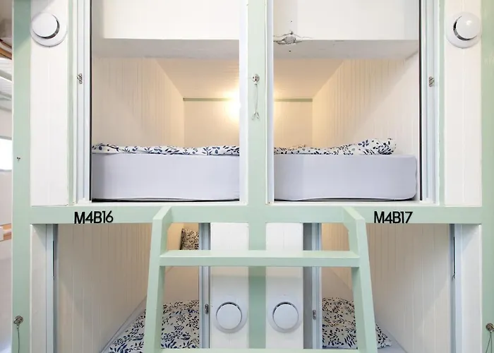 Capsule Hostel&thai Traditional Bath Hostel *